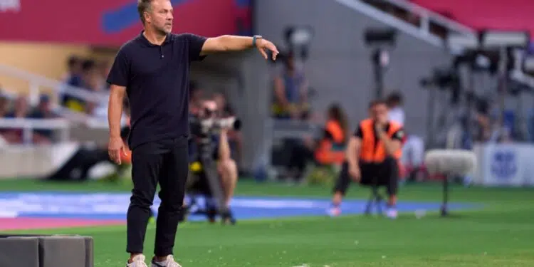 O técnico Hansi Flick começará oficialmente sua jornada à frente do Barcelona neste sábado, quando o time faz sua estreia na temporada 2024/25 diante do Valencia, pelo Campeonato Espanhol.