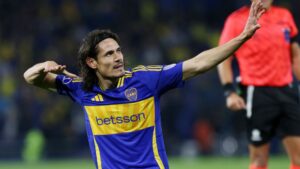 Edinson Cavani foi o grande destaque na vitória do Boca Juniors sobre o Cruzeiro, em partida disputada na Bombonera. O atacante uruguaio marcou o gol solitário que garantiu o triunfo por 1 a 0 e ainda acertou a trave em outra tentativa de ampliar o placar.