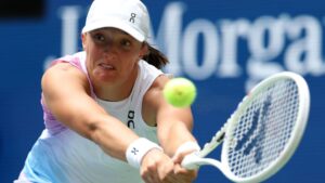 A número um do mundo, Iga Swiatek, confirmou seu favoritismo no US Open e avançou com tranquilidade para a terceira rodada ao derrotar a japonesa Ena Shibahara, vinda do qualificatório, por 6-0 e 6-1.