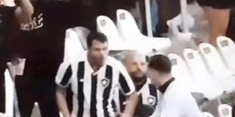 A Conmebol denunciou o Botafogo devido ao comportamento racista de um torcedor durante a partida contra o Palmeiras, realizada na última quarta-feira no Estádio Nilton Santos.