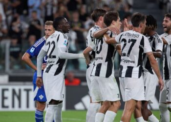 A Juventus começou sua campanha com uma vitória sólida por 3 a 0 sobre o Como, em partida marcada pelo destaque do jovem Samuel Mbangula, titular surpresa na equipe.