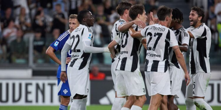 A Juventus começou sua campanha com uma vitória sólida por 3 a 0 sobre o Como, em partida marcada pelo destaque do jovem Samuel Mbangula, titular surpresa na equipe.