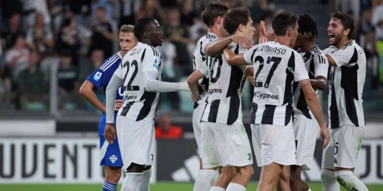 A Juventus começou sua campanha com uma vitória sólida por 3 a 0 sobre o Como, em partida marcada pelo destaque do jovem Samuel Mbangula, titular surpresa na equipe.