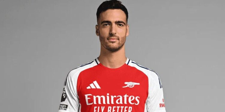 O técnico do Arsenal, Mikel Arteta, confirmou que o recém-contratado Mikel Merino estará afastado dos gramados por "algumas semanas" devido a uma lesão no ombro sofrida durante seu primeiro treino com o clube.