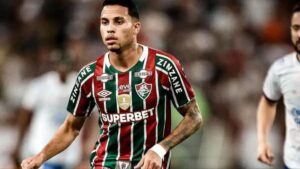 O Fluminense está prestes a fazer uma grande mudança com a venda do volante Alexsander para o Al-Ahli. O negócio envolve a aquisição de 85% dos direitos econômicos do jogador de 20 anos por 9 milhões de euros (cerca de R$ 54 milhões).