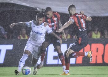 Nesta segunda-feira (19), o Vitória recebeu, no Barradão, o Cruzeiro pela última partida da 23ª rodada do Campeonato Brasileiro 2024.