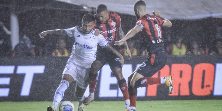 Nesta segunda-feira (19), o Vitória recebeu, no Barradão, o Cruzeiro pela última partida da 23ª rodada do Campeonato Brasileiro 2024.