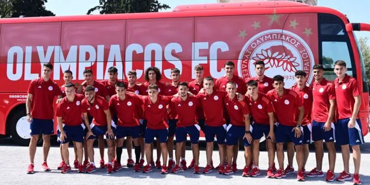 A equipe sub-20 do Olympiacos, atual campeã europeia, embarcou nesta terça-feira para o Brasil. O objetivo é conquistar a Taça Intercontinental Sub-20, um título inédito para o clube grego.