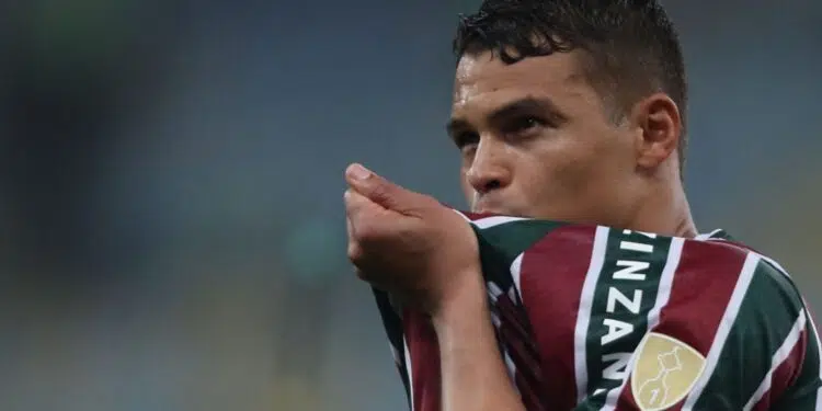 O Fluminense garantiu vaga nas quartas de final da Copa Libertadores após uma emocionante vitória nos pênaltis sobre o Grêmio, nesta terça-feira, no Maracanã.