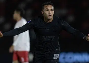 Nesta terça-feira (13), o RB Bragantino recebeu, na Arena Nicnet, em Ribeirão Preto, o Corinthians pela partida de ida das oitavas de final da Copa Sul-Americana 2024.