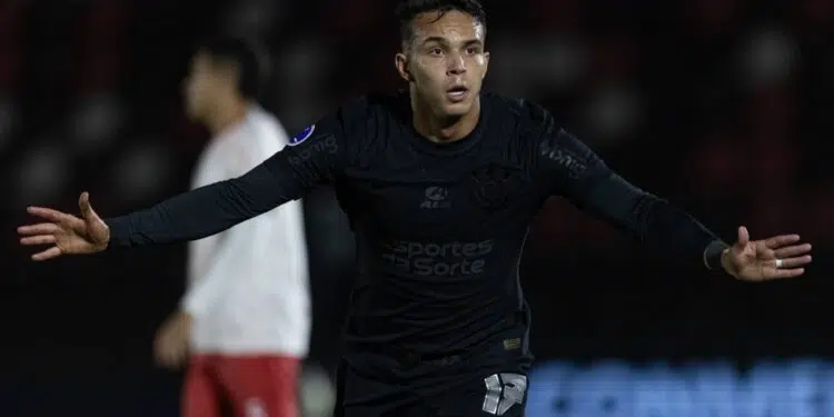 Nesta terça-feira (13), o RB Bragantino recebeu, na Arena Nicnet, em Ribeirão Preto, o Corinthians pela partida de ida das oitavas de final da Copa Sul-Americana 2024.
