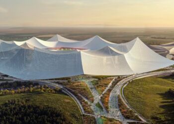 Os escritórios de arquitetura Oualalou+Choi e Populous revelaram as novas imagens do Grand Stade Hassan II, em Marrocos, um projeto ambicioso que promete ser "o maior estádio de futebol do mundo".