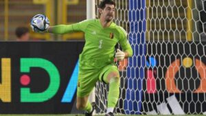 Thibaut Courtois, um dos principais goleiros do futebol mundial, utilizou suas redes sociais para anunciar o fim de sua trajetória na seleção belga.