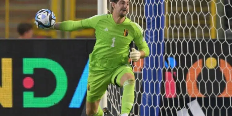 Thibaut Courtois, um dos principais goleiros do futebol mundial, utilizou suas redes sociais para anunciar o fim de sua trajetória na seleção belga.