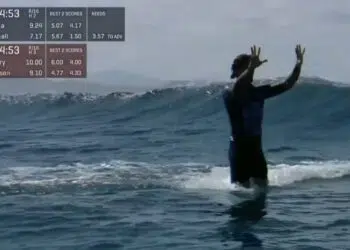 Gabriel Medina, atual 7º colocado no ranking mundial, avançou com sucesso para as quartas de final da etapa de Fiji, mantendo viva sua luta para entrar no top 5.