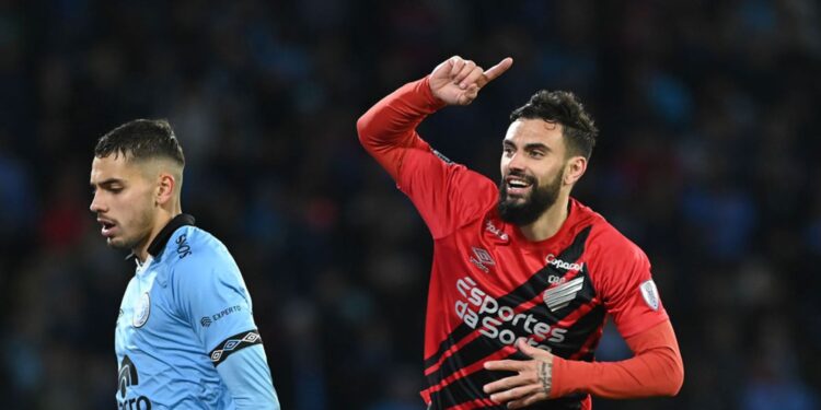 Nesta quinta-feira (22), o Athletico-PR visitou o Belgrano-ARG, no estádio Hernan Ramírez Vallegas, pela partida de volta das oitavas de final da Copa Sul-Americana 2024.