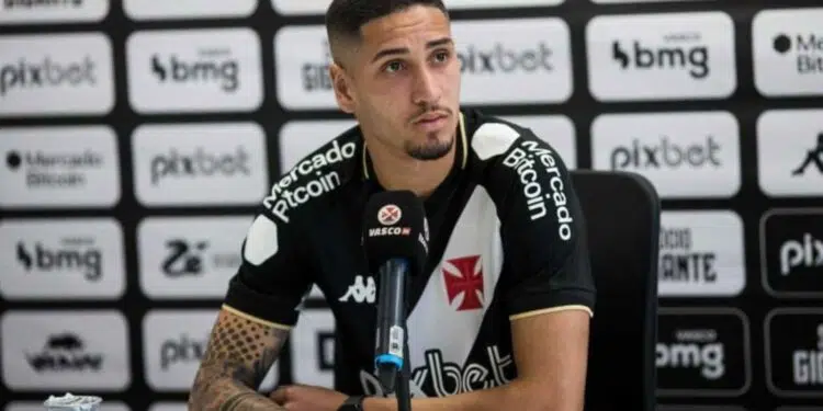 O Athletico Paranaense está prestes a oficializar a contratação do meio-campista Praxedes, do Red Bull Bragantino.