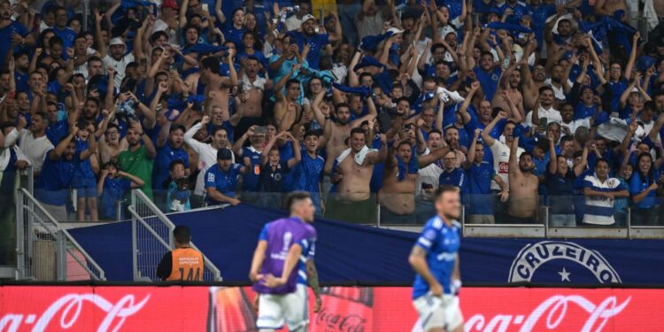 No último confronto pela Conmebol Sul-Americana, o Cruzeiro garantiu sua classificação para as quartas de final ao vencer o Boca Juniors em uma disputa emocionante de pênaltis.