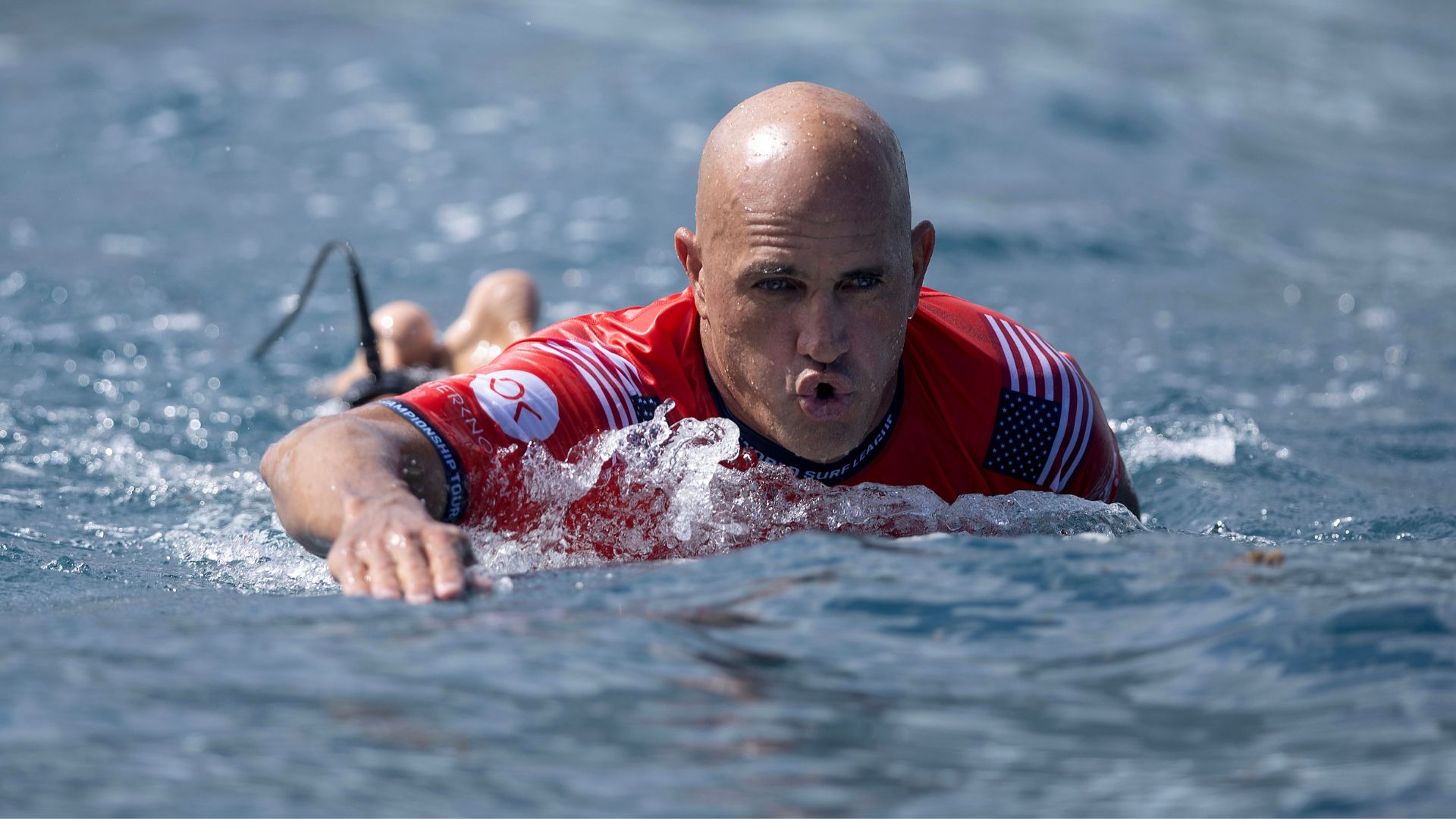 Kelly Slater em ação nas águas do Taiti
