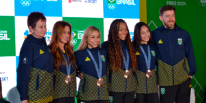 O Brasil ganhou a medalha de bronze na ginástica olímpica por equipes das Olimpíadas de Paris 2024 (Foto: Maria Júlia Bernardo)
