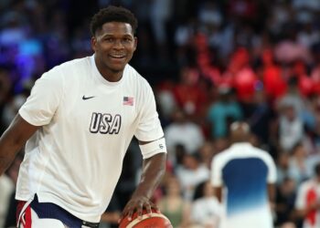 Anthony Edwards cita Michael Jordan em fala sobre a "antiga NBA" (Crédito: Getty Images)