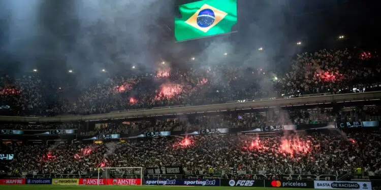 Gramado da Arena MRV passa por restauração (Crédito: Pedro Souza / Atlético-MG)