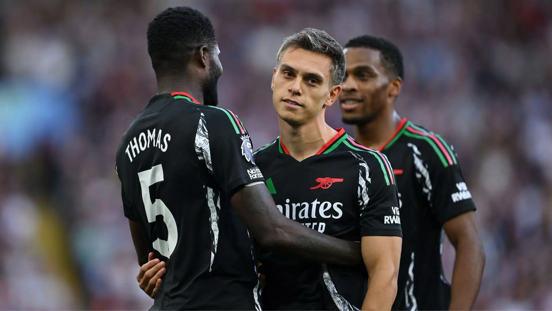 Leandro Trossard e Thomas Partey, artilheiros do Arsenal nesta rodada (Crédito: Getty Images)
