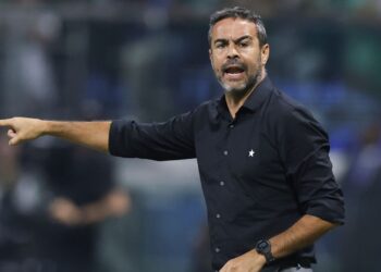 Artur Jorge comemora classificação do Botafogo