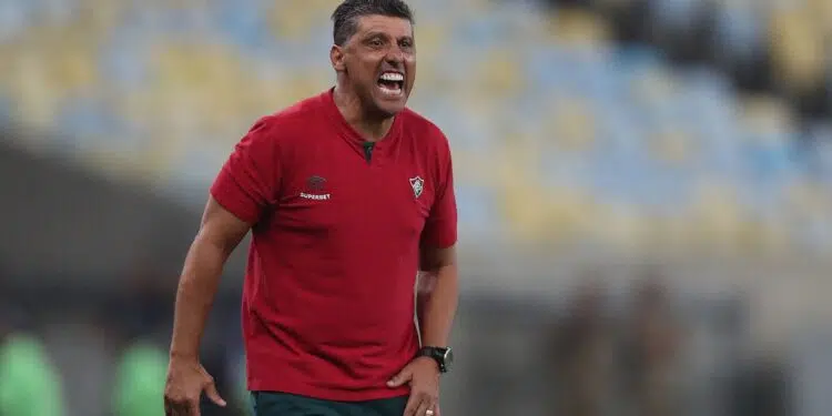 Auxiliar do Fluminense elogia time em empate