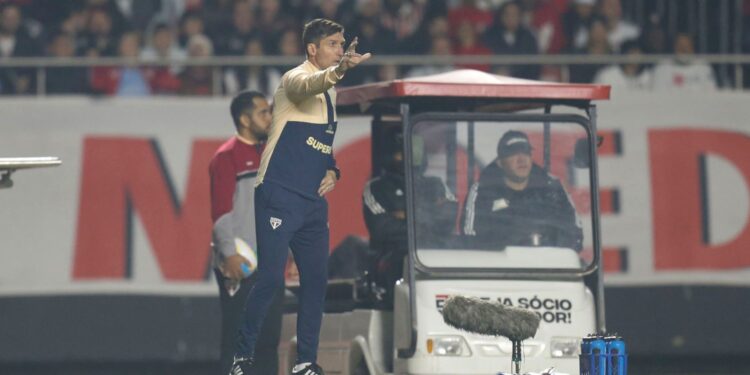 Auxiliar do São Paulo vê time vivo na Copa do Brasil