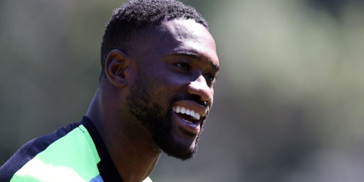 Bastos volta a ser convocado pela Angola após quase três anos (Vitor Silva / Botafogo)