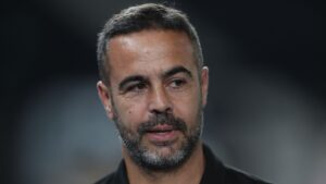 Botafogo encaminha chegada de lateral de clube inglês