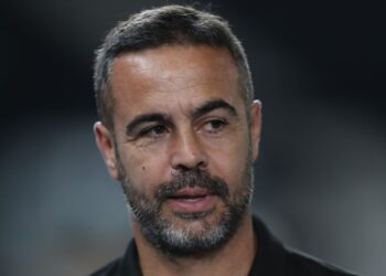 Botafogo encaminha chegada de lateral de clube inglês