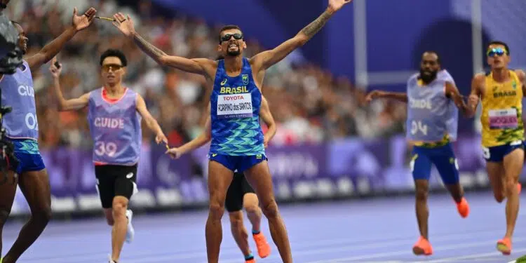 Brasil começa dia com ouro na Paralimpíada