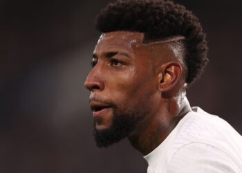 Brasileiro vai para o Milan e pega número de Kaká