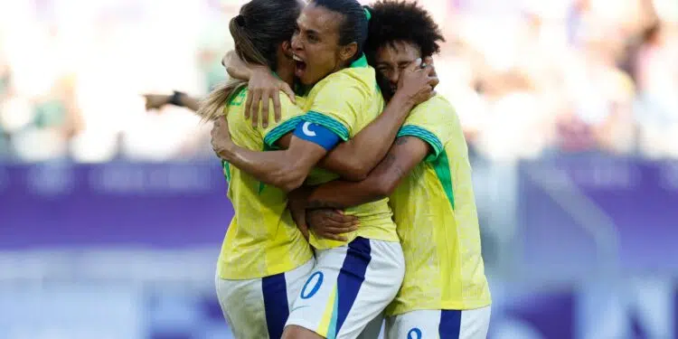 Marta comemora gol de Gabi Nunes (Crédito: Rafael Ribeiro/CBF/Flickr)
