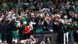 Boston Celtics comemorando o título da última temporada da NBA
