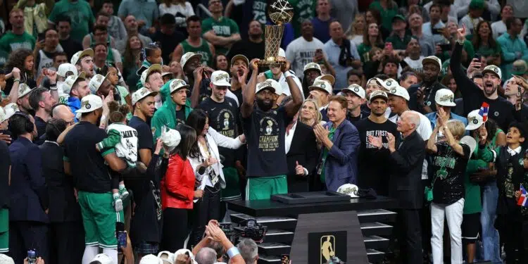 Boston Celtics comemorando o título da última temporada da NBA