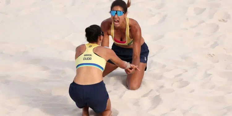 Ana Patrícia e Duda no vôlei de praia de Paris 2024 (Crédito: Getty Images)