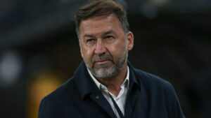 Corinthians melhora oferta por Arthur Cabral