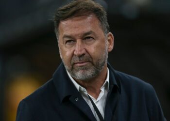 Corinthians melhora oferta por Arthur Cabral