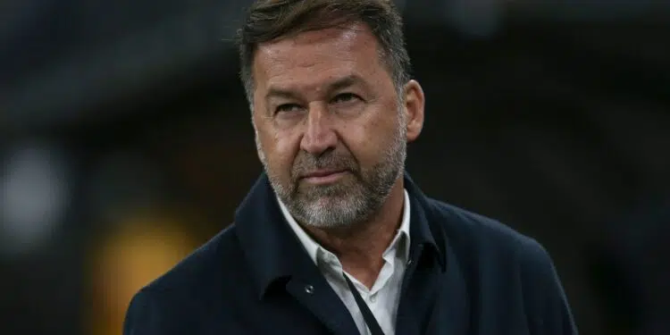 Corinthians melhora oferta por Arthur Cabral