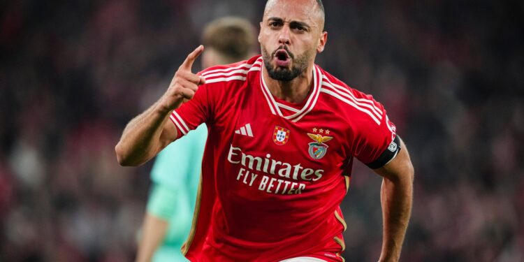 Corinthians e Flamengo se movimentam no mercado por atacantes