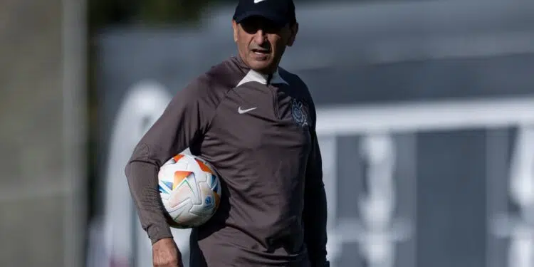 Corinthians mira novo centroavante