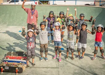 Aulas de skate fazem sucesso entre s crianças - Foto: Divulgação