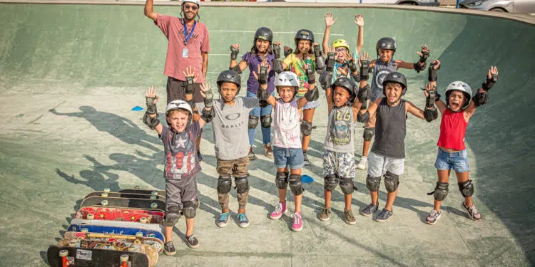 Aulas de skate fazem sucesso entre s crianças - Foto: Divulgação
