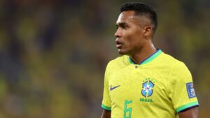 Flamengo anuncia Alex Sandro