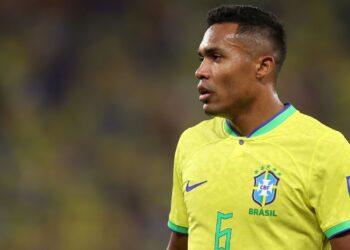 Flamengo anuncia Alex Sandro