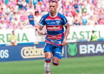 Fortaleza vence Bragantino e vira líder do Brasileirão