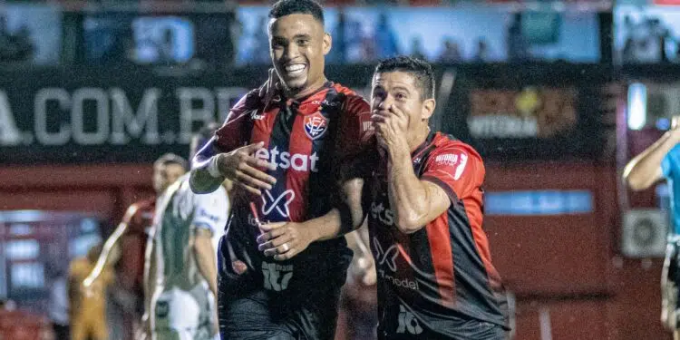 Alerrandro, do Vitória, marcou golaço de bicicleta contra o Cruzeiro (Crédito: Victor Ferreira / EC Vitória)